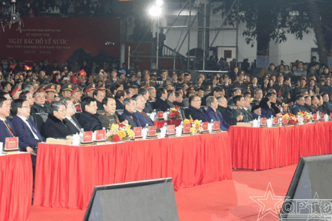 Cầu truyền hình “Hai tay xây dựng một sơn hà” kỷ niệm 85 năm Ngày Bác Hồ về nước