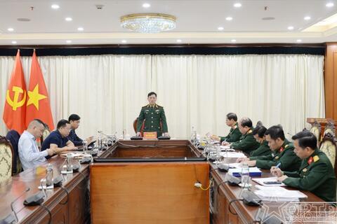 Tư lệnh Bộ Tư lệnh Thủ đô Hà Nội làm việc với nhà thầu xây dựng dự án Trung đoàn 692