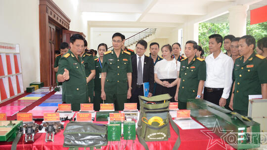 <a href="/luan-ban" title="Luận bàn" rel="dofollow">Luận bàn</a>