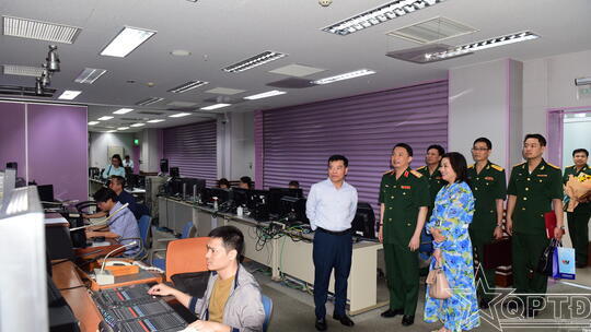 <a href="/quoc-phong-an-ninh/giao-duc-quoc-phong-va-an-ninh" title="Giáo dục Quốc phòng và An ninh" rel="dofollow">Giáo dục Quốc phòng và An ninh</a>