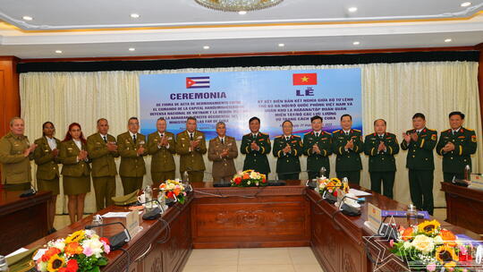 <a href="/quoc-phong-an-ninh" title="Quốc phòng-An ninh" rel="dofollow">Quốc phòng-An ninh</a>