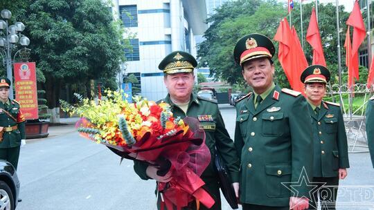 <a href="/quoc-phong-an-ninh/cong-tac-dang-cong-tac-chinh-tri" title="Công tác Đảng - Công tác Chính trị" rel="dofollow">Công tác Đảng - Công tác Chính trị</a>