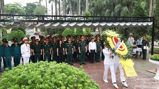 <a href="/quoc-phong-an-ninh" title="Quốc phòng-An ninh" rel="dofollow">Quốc phòng-An ninh</a>