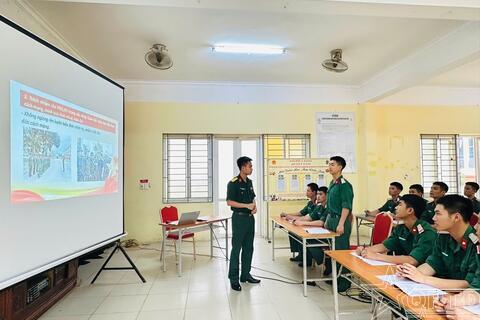 Để giờ học chính trị  không “khô” và “khó”