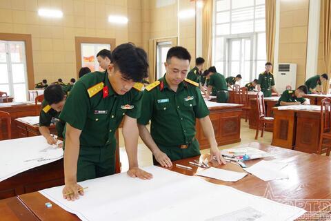Chỉ huy trẻ thi tài, rèn bản lĩnh