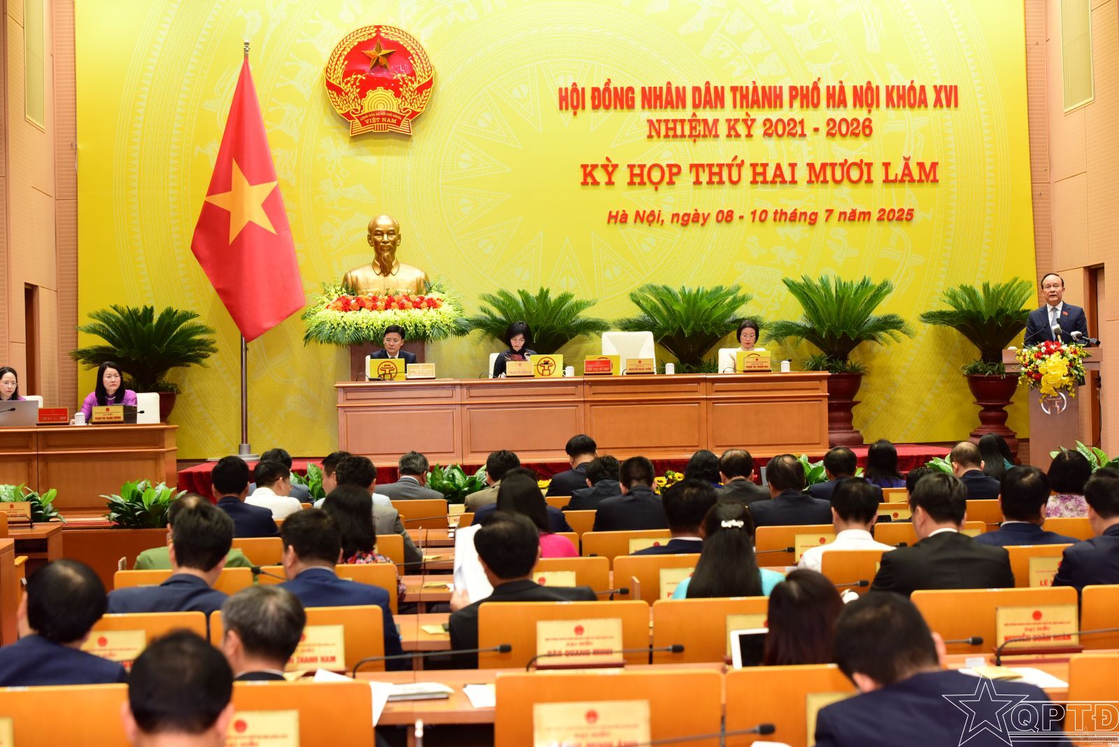 Tập trung cao độ phát triển kinh tế - xã hội, đảm bảo quốc phòng, an ninh và nâng cao đời sống của nhân dân Thủ đô