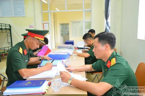 Kiểm tra công tác 6 tháng đầu năm 2026 đối với Ban CHQS xã Ngọc Hồi