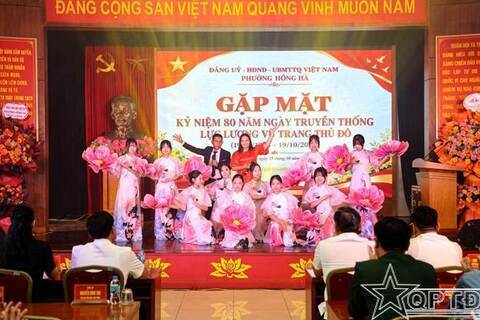 Phường Hồng Hà tổ chức gặp mặt kỷ niệm 80 năm Ngày truyền thống LLVT Thủ đô