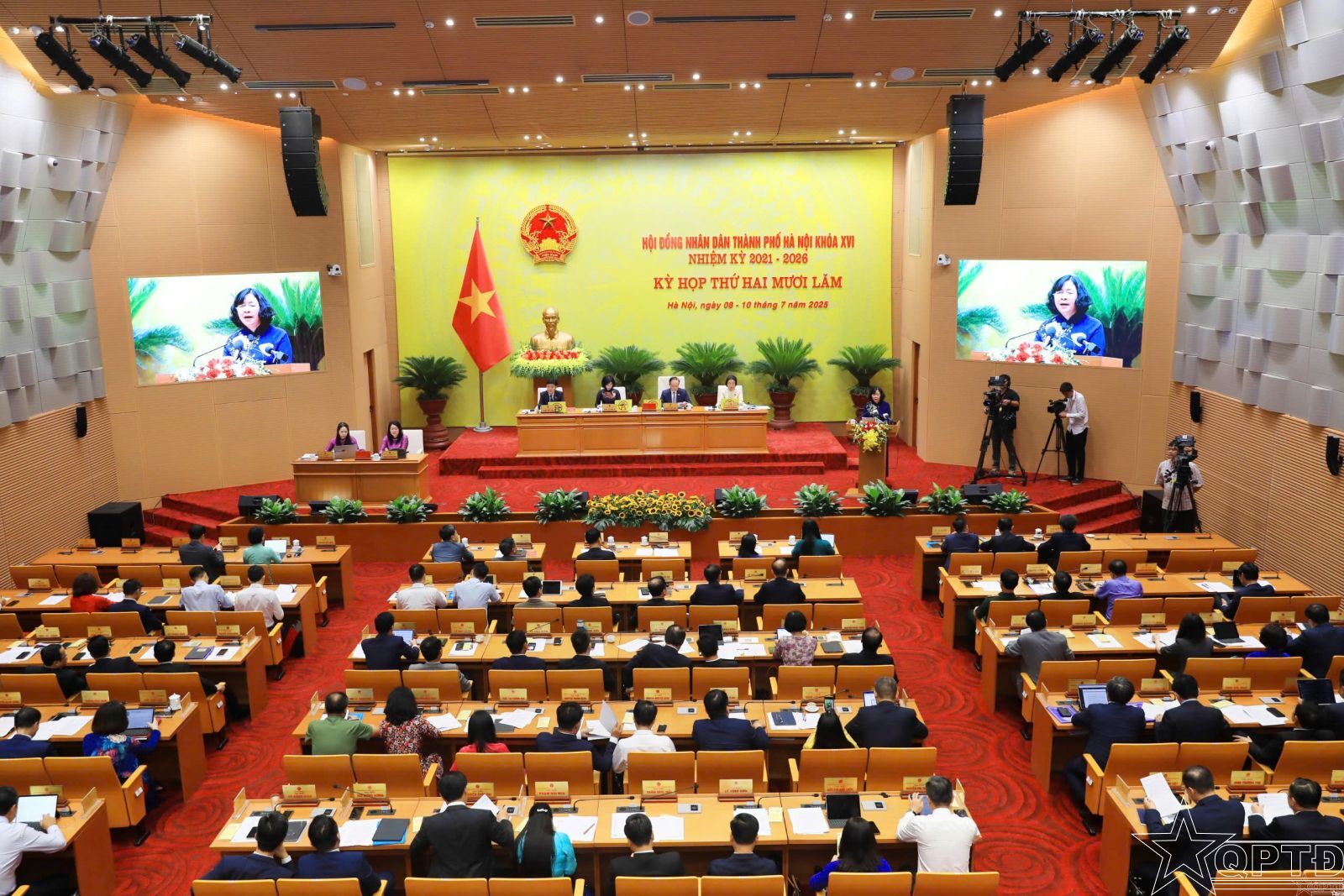 Bí thư Thành ủy Hà Nội Bùi Thị Minh Hoài: HĐND Thành phố xem xét các nghị quyết cần phải đặt trong tầm nhìn dài hạn, với tư duy dám nghĩ, dám làm, dám chịu trách nhiệm