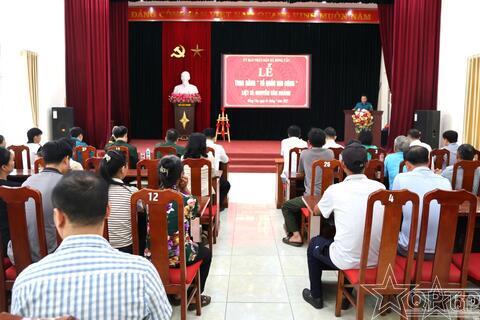 Trao Bằng Tổ quốc ghi công cho gia đình Liệt sĩ Nguyễn Văn Hoành