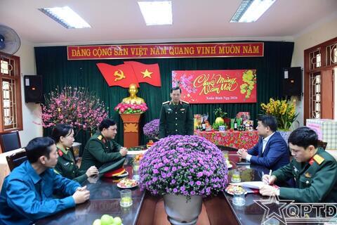 Thăm, chúc Tết Ban CHQS phường Hà Đông