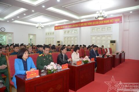 Gặp mặt, tặng quà công dân chuẩn bị nhập ngũ và quân nhân xuất ngũ trở về địa phương