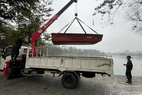 Hoàn thành tổ chức liên kết các bè xuồng phục vụ nhiệm vụ bắn pháo hoa