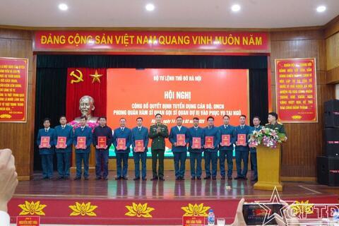 Công bố quyết định tuyển dụng cán bộ, QNCN; phong quân hàm, gọi sĩ quan dự bị vào phục vụ tại ngũ