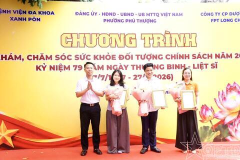 Phường Phú Thượng khám bệnh, cấp thuốc cho các đối tượng chính sách